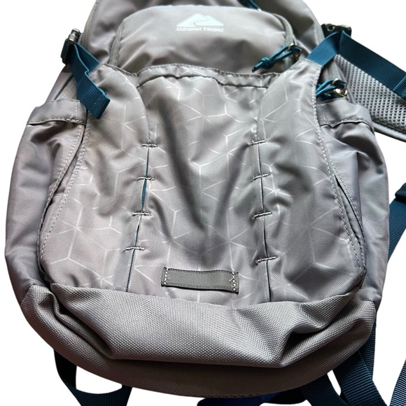 Ozark Trail Hydration Backpack Gray 72 oz - Picture 5 of 12